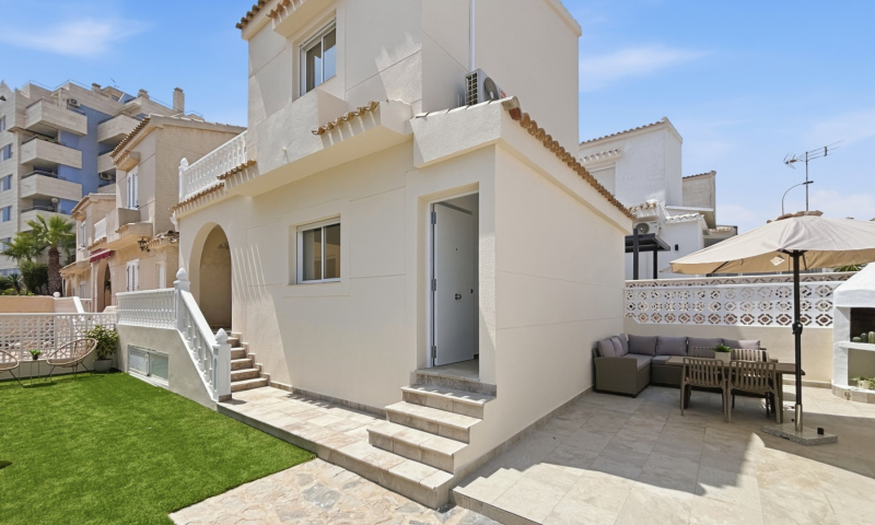 Villa / Semi detached - Resale - Torrevieja  - Torreblanca