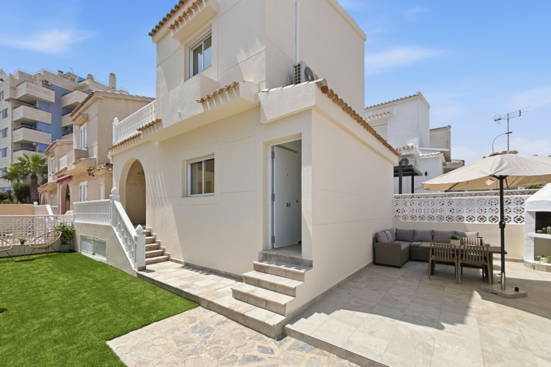Villa / Semi detached - Resale - Torrevieja  - Torreblanca