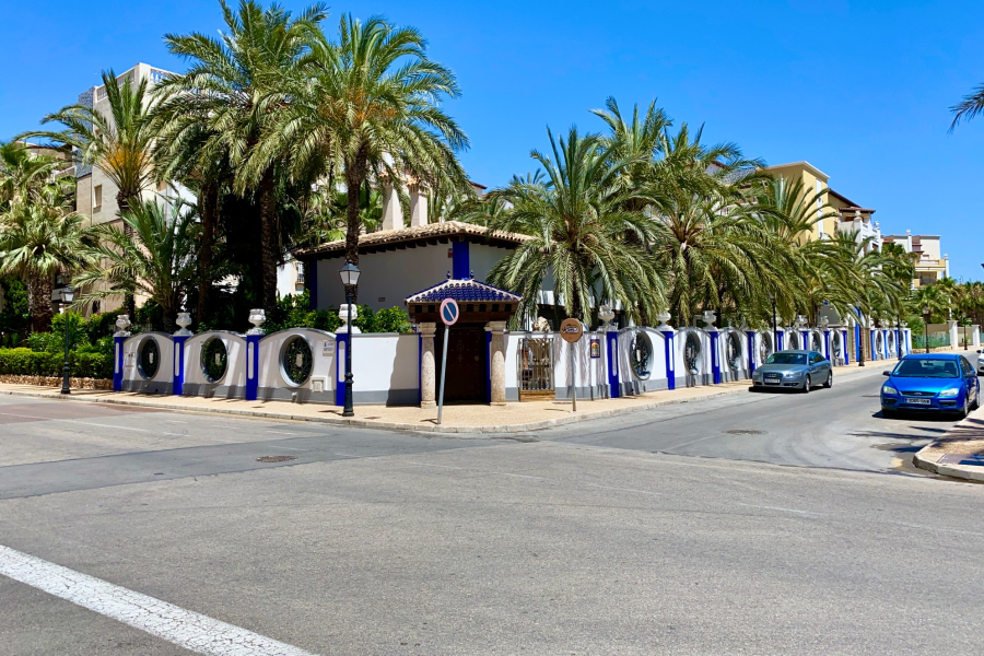 Resale - Apartment/Bungalow - Torrevieja  - Los Locos