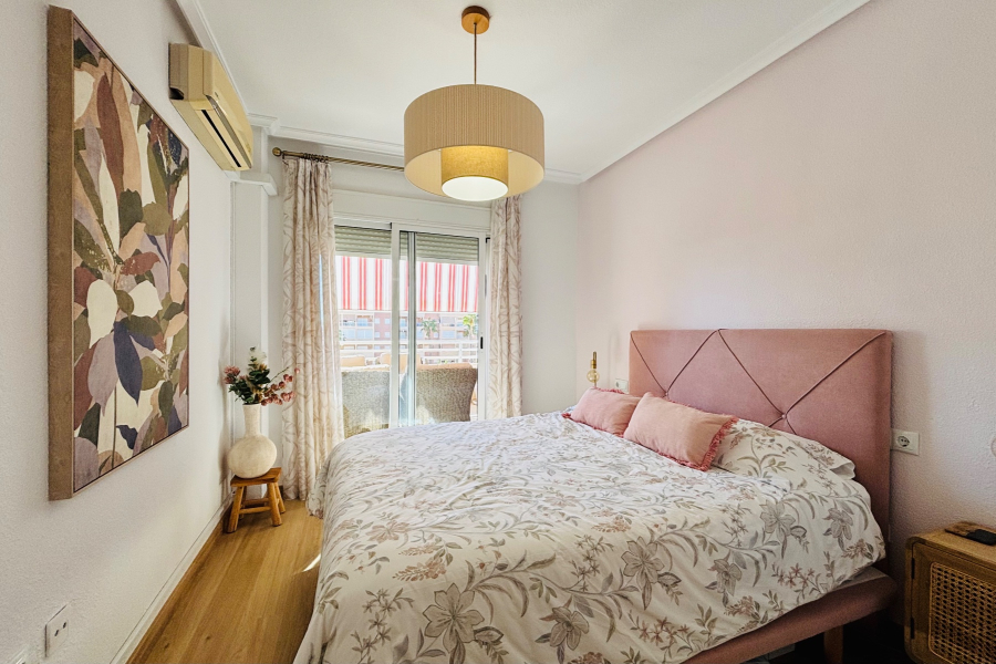 Resale - Lägenhet / Bungalow  - Alicante - Arenales del Sol