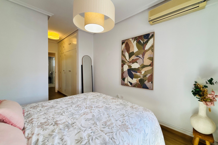Resale - Lägenhet / Bungalow  - Alicante - Arenales del Sol