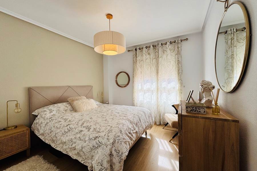 Resale - Lägenhet / Bungalow  - Alicante - Arenales del Sol