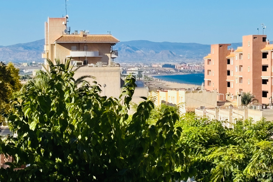 Resale - Lägenhet / Bungalow  - Alicante - Arenales del Sol