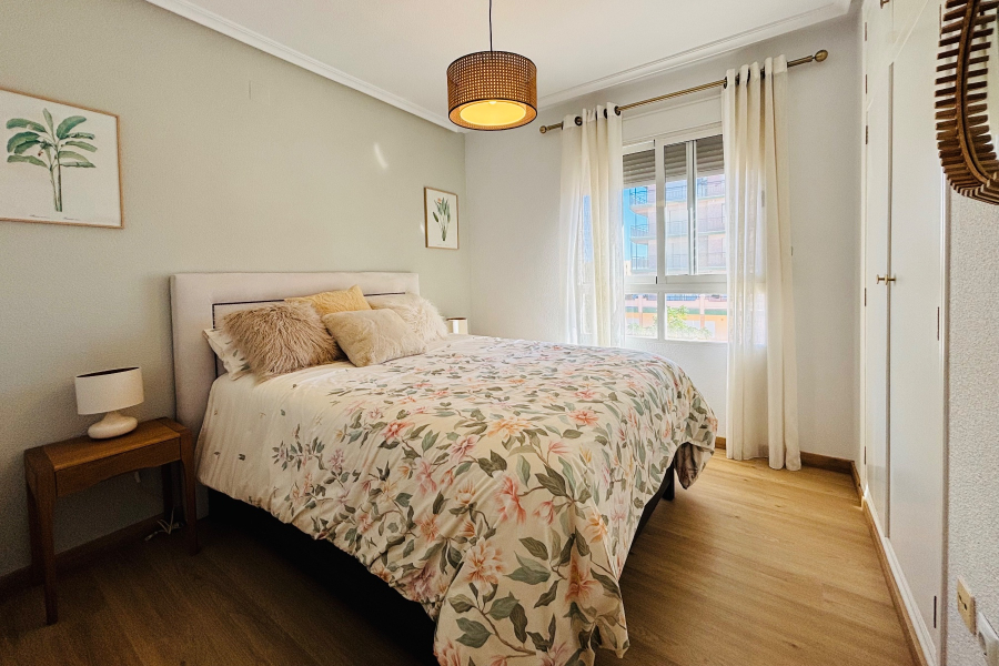 Resale - Lägenhet / Bungalow  - Alicante - Arenales del Sol